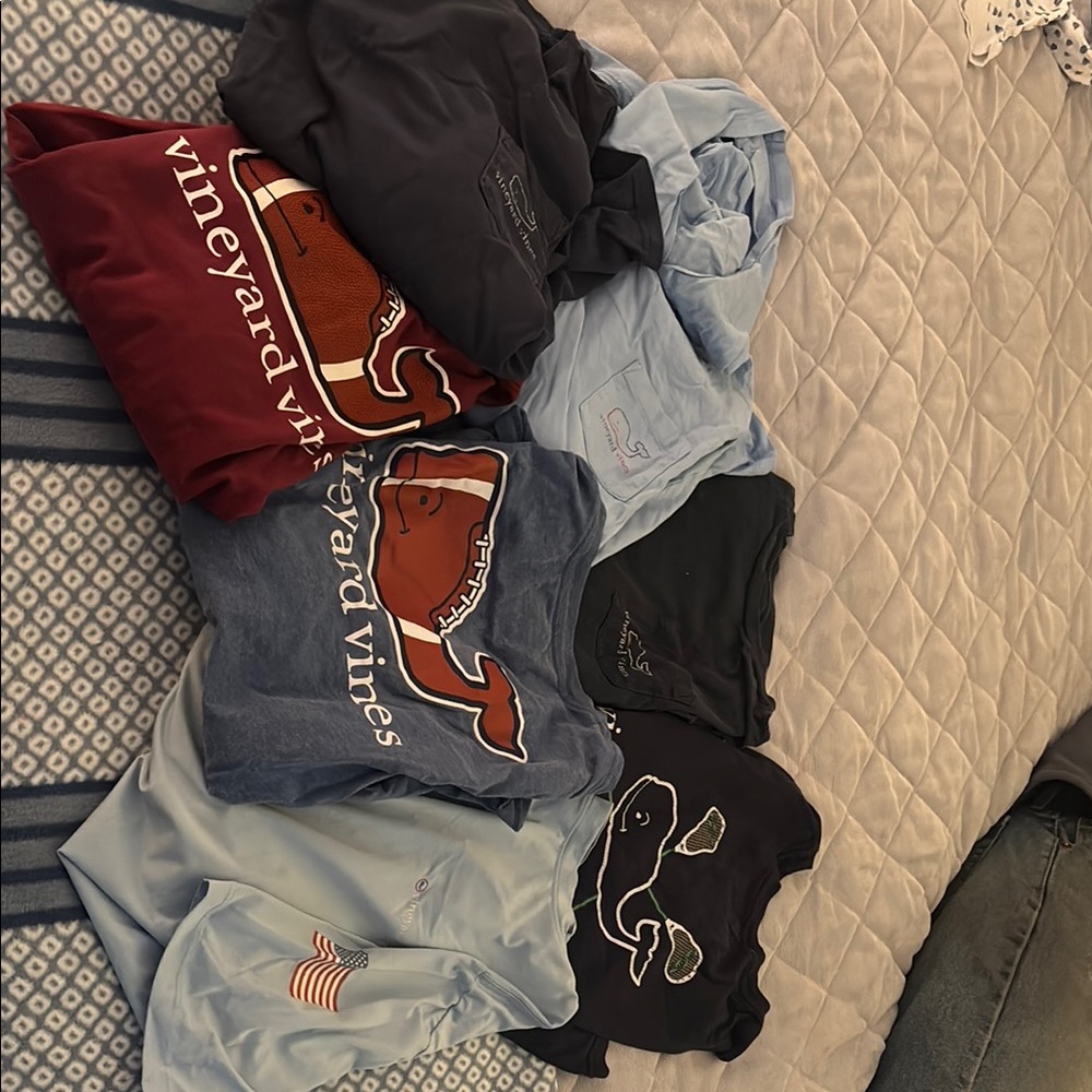 Lot of Vineyard Vines boys Graphic T-Shirts - Multi-Color/long sleeve
